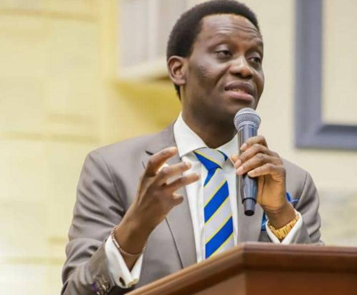 Pastor Dare,Pastor Enoch Adeboye pikin don die