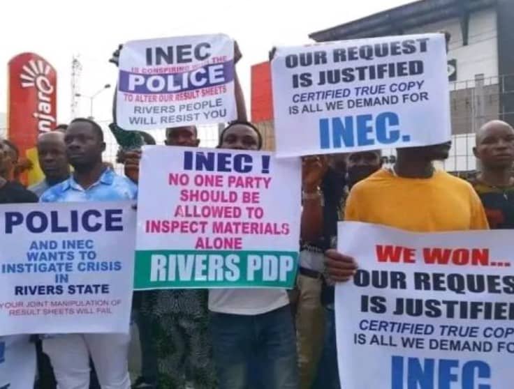 Protest For Port Harcourt INEC Office, As Youth Say Dem Want Check Election Result