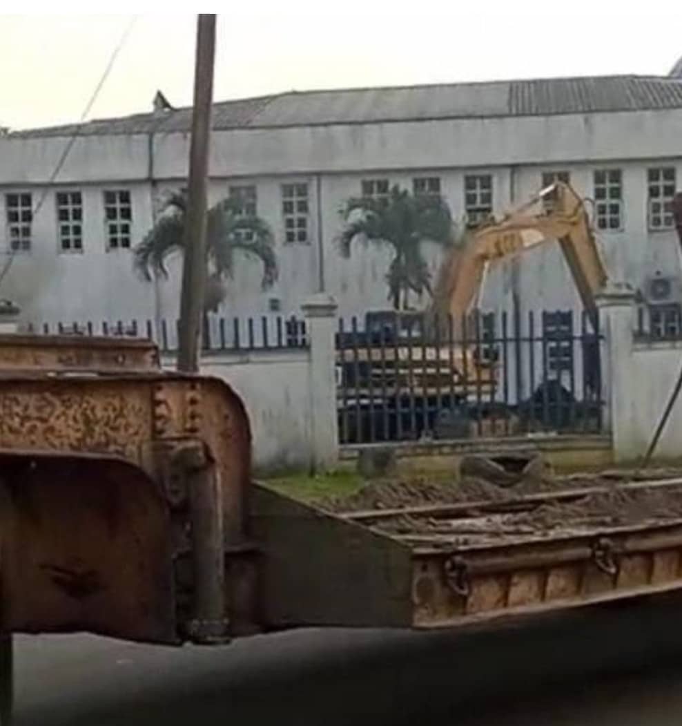 Bulldozer Don Bring Down Di Wall Of Rivers Assembly Complex