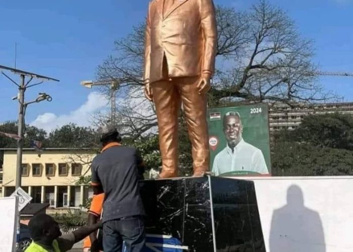 Ghana Vex Why Dem Put President Image For Front Of Hospital