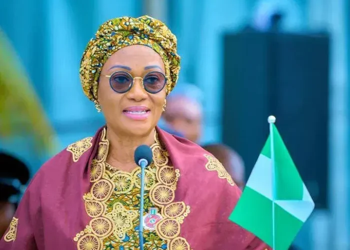 Una Don Turn Nigerians To begibegi -Atiku To First Lady