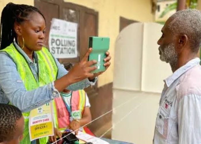 Anambra Election: Video Wey Show Sojas Dey Do Wayo, Army Don Tok
