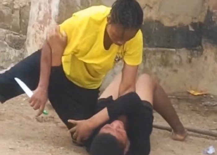 Mama Wey Use Knife Wan Shuk Pikin Don Land For Kirikiri