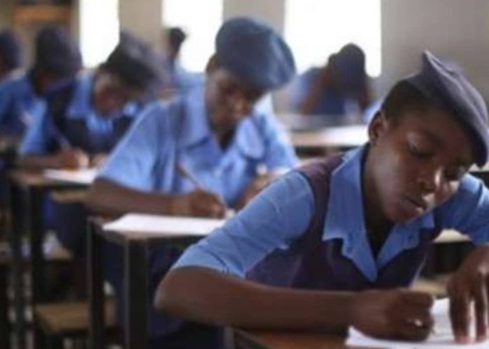 Jaguda Boys Beat VP For Ondo Cus He Seize Phone From Student